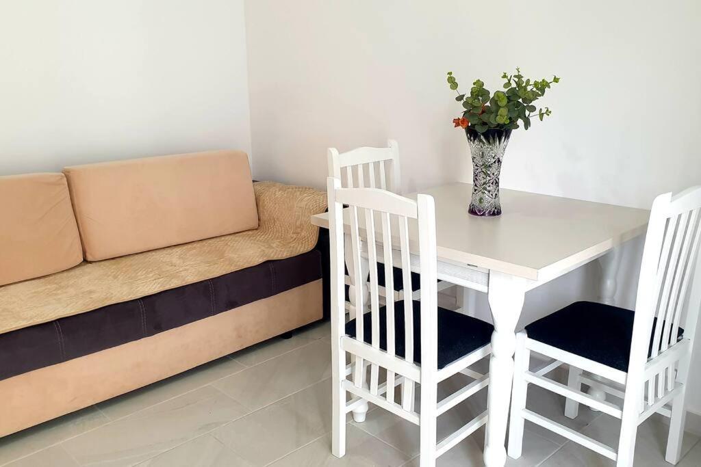 2 Apartment *