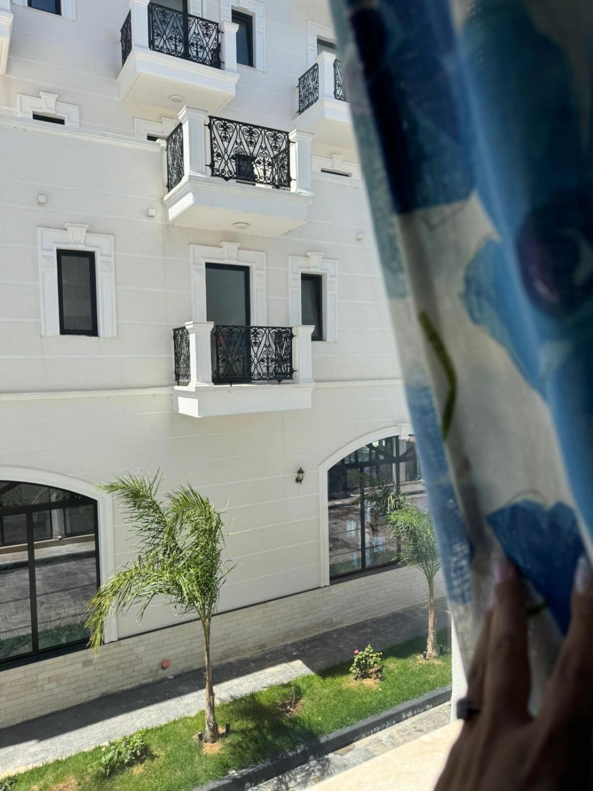 Apartment 2 *